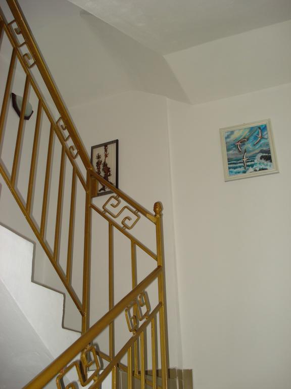 Moni 85 Family House Hotel Sozopol Bilik gambar
